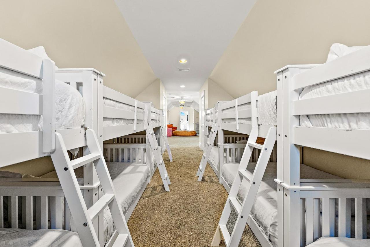 Carillon Beach Fish And Whistle Holiday home *