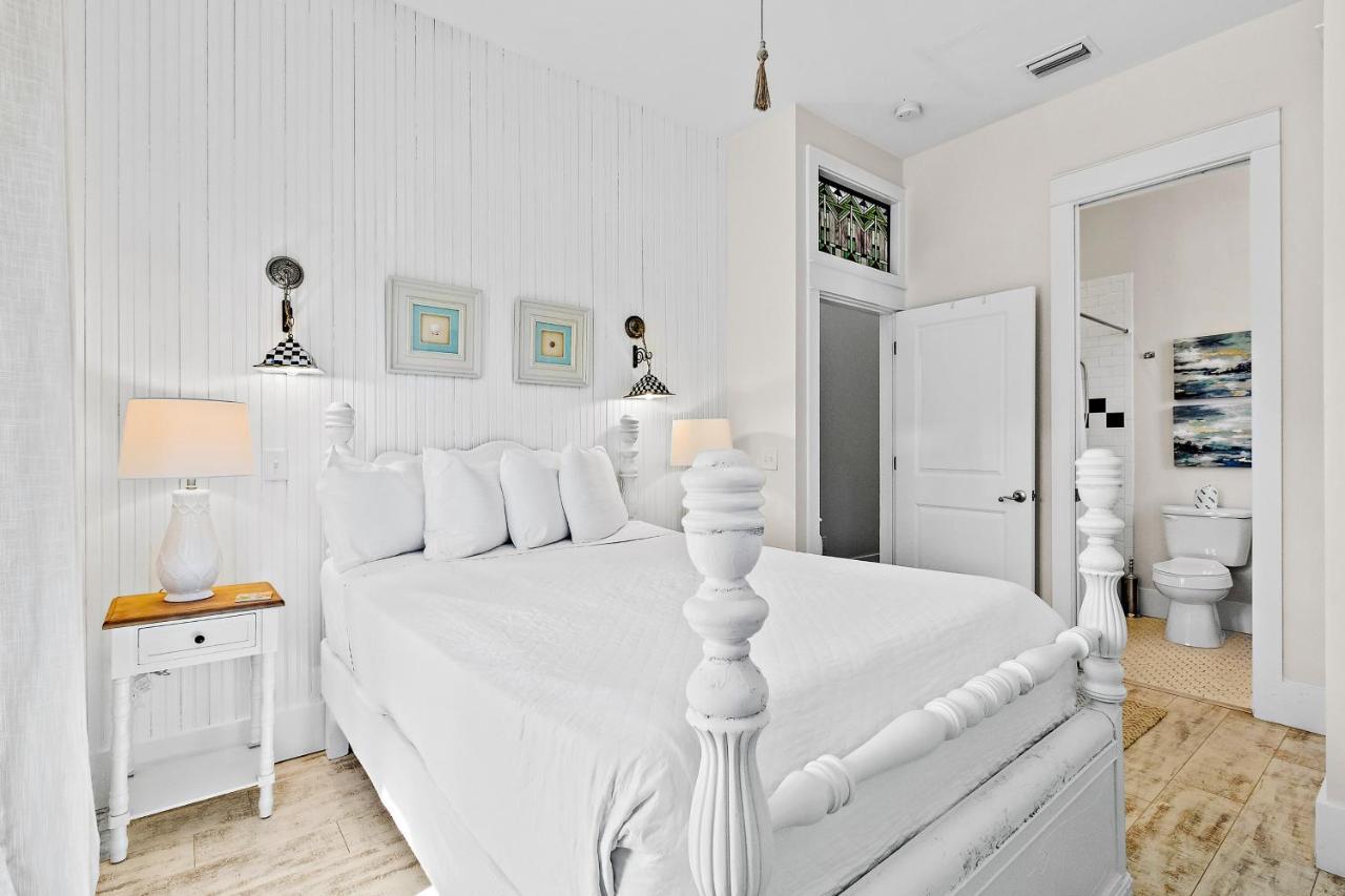 Carillon Beach Fish And Whistle Holiday home