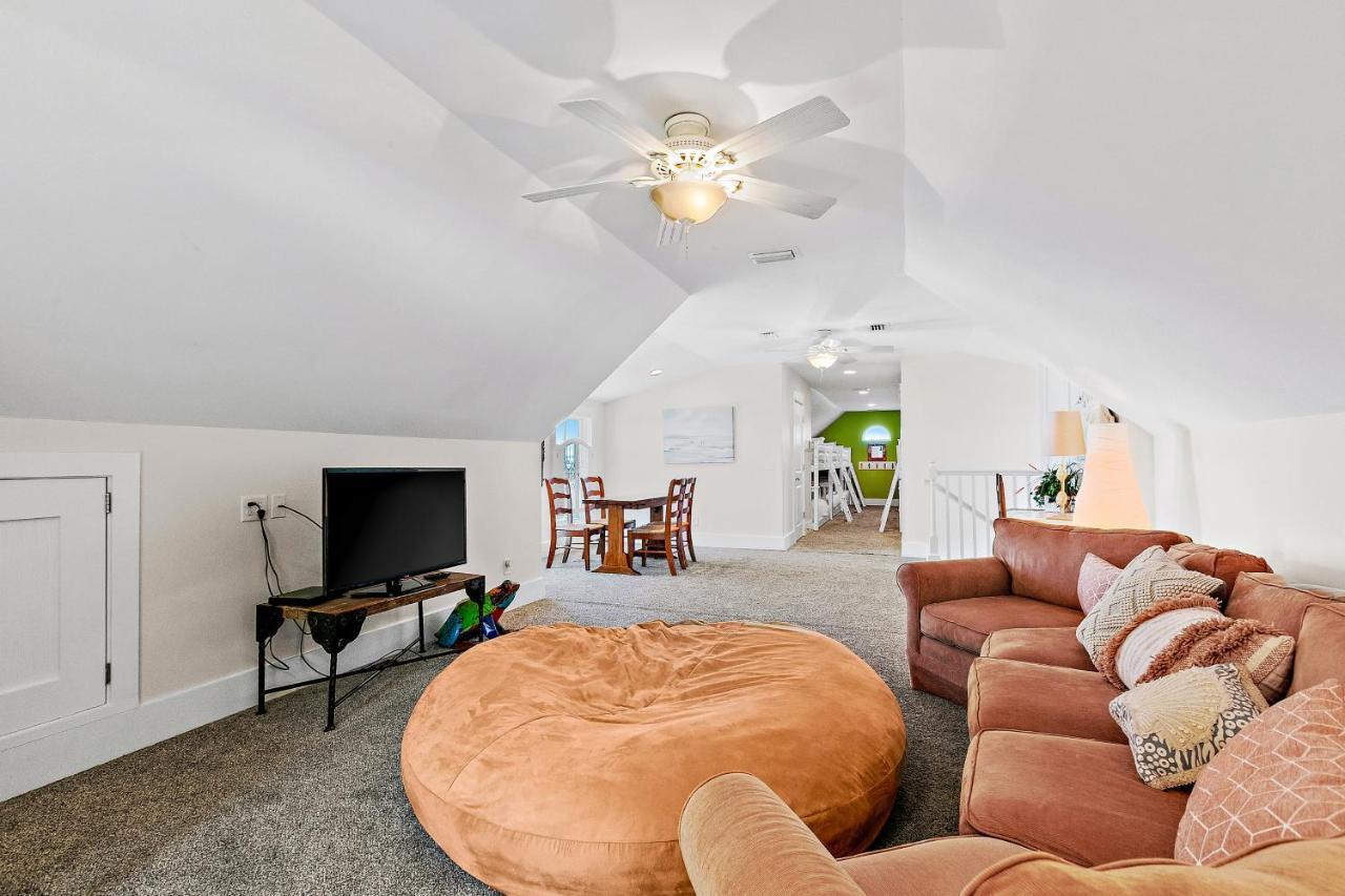 Carillon Beach Fish And Whistle Holiday home
