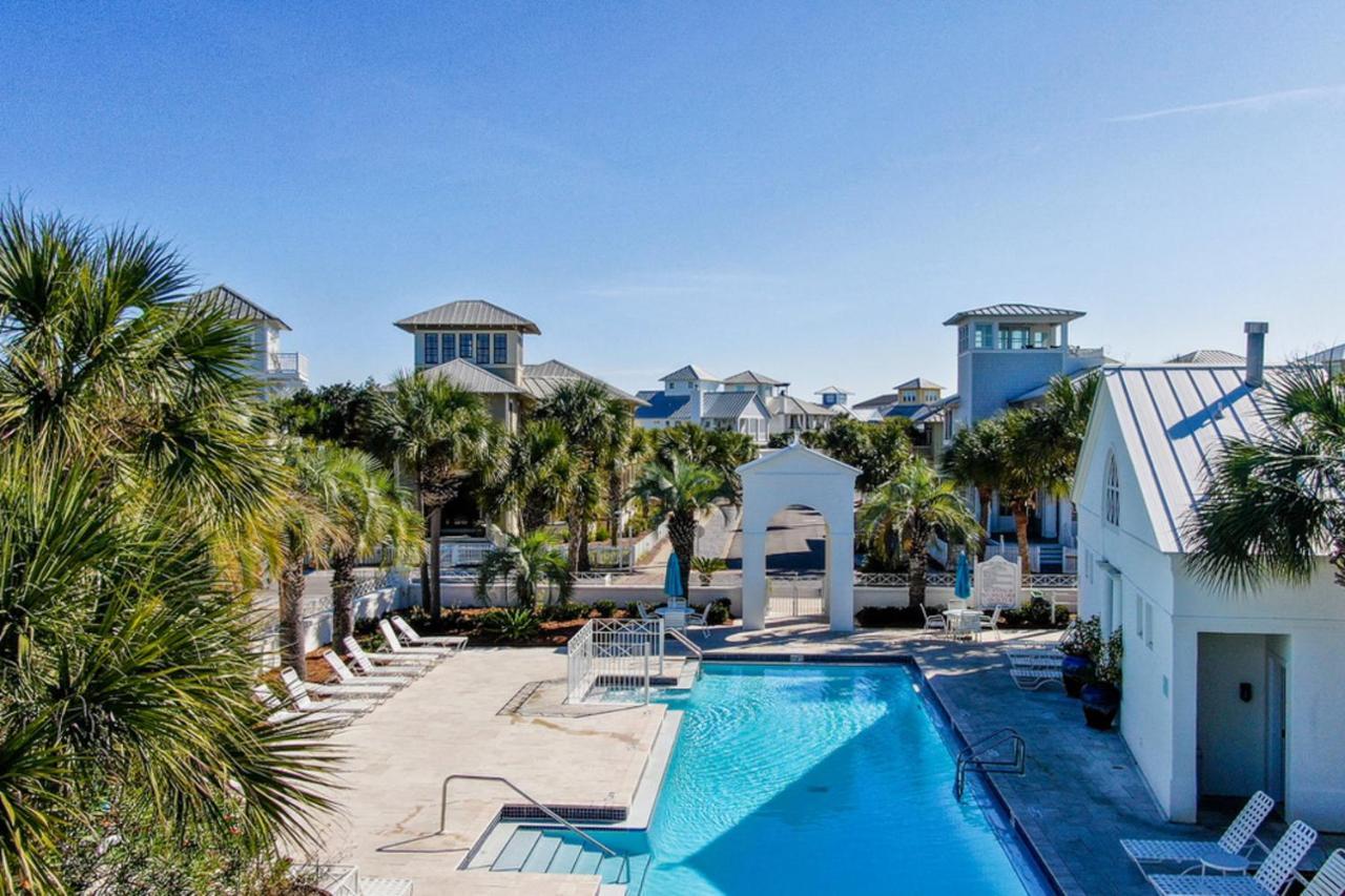 Carillon Beach Fish And Whistle Holiday home *